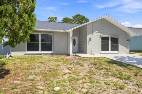 House in Holiday, Florida 3 bedrooms, 140 sq.m. № 2348400 - photo 2