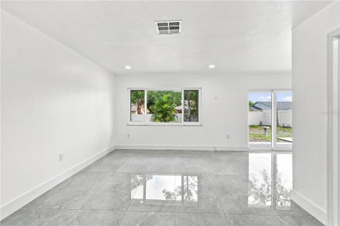 House in Holiday, Florida 3 bedrooms, 140 sq.m. № 2348400 - photo 8