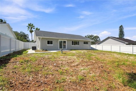 House in Holiday, Florida 3 bedrooms, 140 sq.m. № 2348400 - photo 19