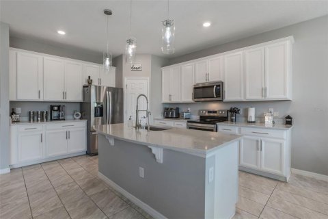 House in ESTATES AT LAKEVIEW PRESERVE in Winter Garden, Florida 5 bedrooms, 270.9 sq.m. № 1839857 - photo 12