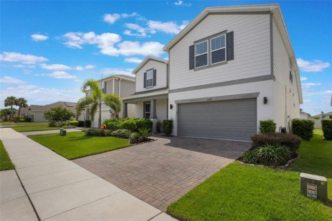 House in ESTATES AT LAKEVIEW PRESERVE in Winter Garden, Florida 5 bedrooms, 270.9 sq.m. № 1839857 - photo 2