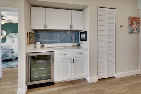 Condo in New Smyrna Beach, Florida, 2 bedrooms № 2386468 - photo 8