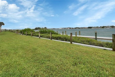 Condo in New Smyrna Beach, Florida, 2 bedrooms № 2386468 - photo 30