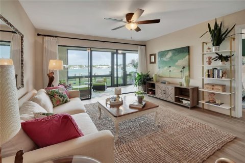 Condo in New Smyrna Beach, Florida, 2 bedrooms № 2386468 - photo 3