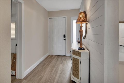 Condo in New Smyrna Beach, Florida, 2 bedrooms № 2386468 - photo 10