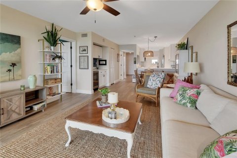 Condo in New Smyrna Beach, Florida, 2 bedrooms № 2386468 - photo 5