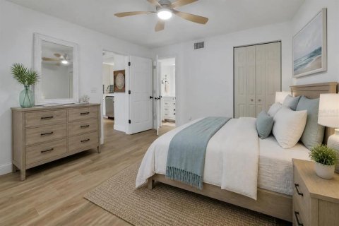 Condo in New Smyrna Beach, Florida, 2 bedrooms № 2386468 - photo 24