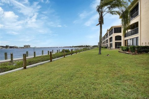 Condo in New Smyrna Beach, Florida, 2 bedrooms № 2386468 - photo 29