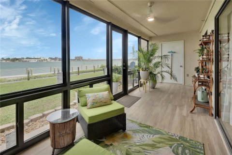 Condo in New Smyrna Beach, Florida, 2 bedrooms № 2386468 - photo 15
