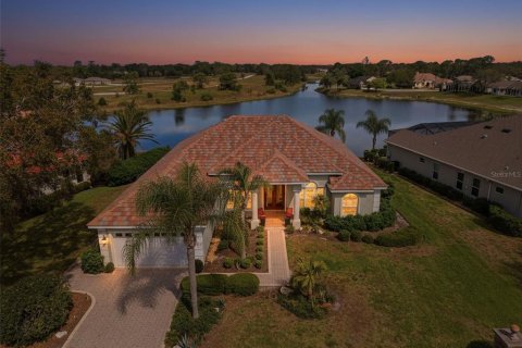 House in Weeki Wachee, Florida 3 bedrooms, 264.86 sq.m. № 2215614