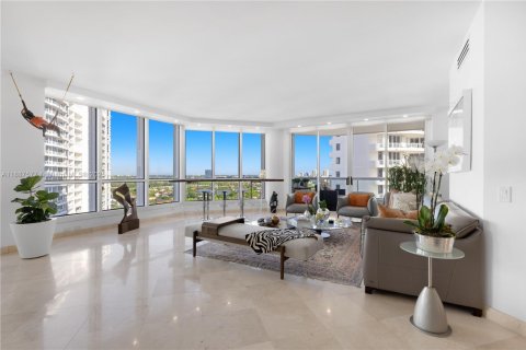 Кондоминиум с 2 спальнями в Авентура, Флорида № 1941709