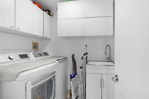 Купить кондоминиум в Авентура, Флорида 2 спальни, 203.46м2, № 1941709 - фото 17