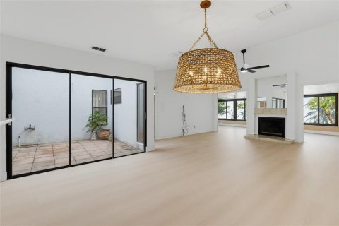 Villa ou maison à vendre à Temple Terrace, Floride: 2 chambres, 157.75 m2 № 2291531 - photo 9