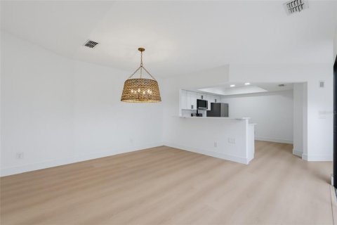 Villa ou maison à vendre à Temple Terrace, Floride: 2 chambres, 157.75 m2 № 2291531 - photo 24