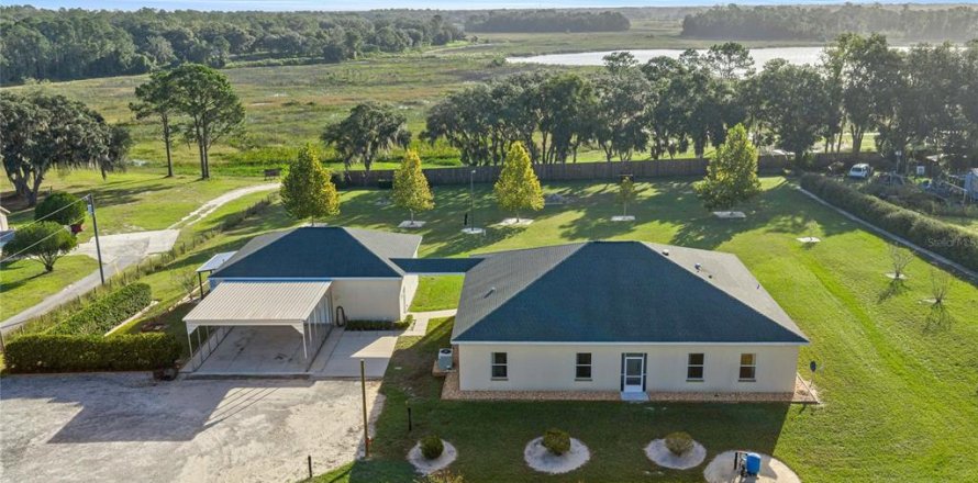 House in Belleview, Florida 3 bedrooms, 237.37 sq.m. № 2426009