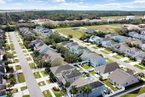 House in Tampa, Florida 4 bedrooms, 196.95 sq.m. № 2206998 - photo 3