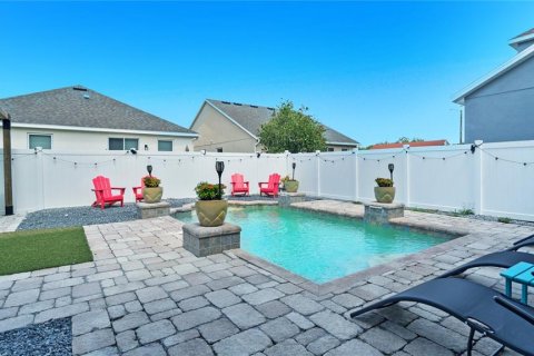 House in Tampa, Florida 4 bedrooms, 196.95 sq.m. № 2206998 - photo 6