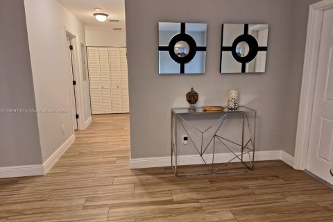 House in Miami Gardens, Florida 4 bedrooms, 160.26 sq.m. № 1965379 - photo 14