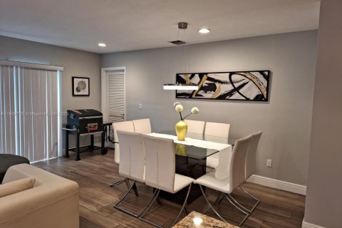 House in Miami Gardens, Florida 4 bedrooms, 160.26 sq.m. № 1965379 - photo 16