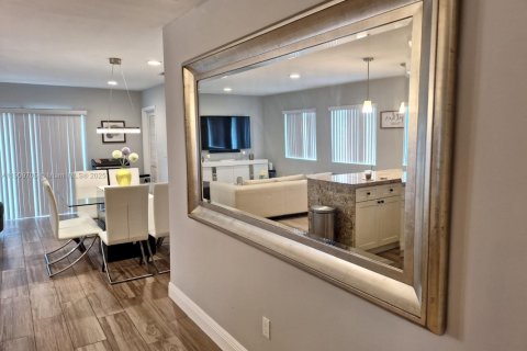 House in Miami Gardens, Florida 4 bedrooms, 160.26 sq.m. № 1965379 - photo 15