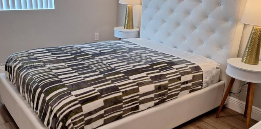 House in Miami Gardens, Florida 4 bedrooms, 160.26 sq.m. № 1965379