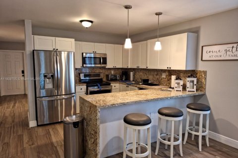 House in Miami Gardens, Florida 4 bedrooms, 160.26 sq.m. № 1965379 - photo 17