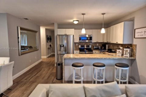 House in Miami Gardens, Florida 4 bedrooms, 160.26 sq.m. № 1965379 - photo 18