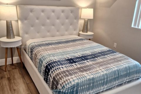 House in Miami Gardens, Florida 4 bedrooms, 160.26 sq.m. № 1965379 - photo 2