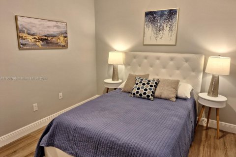 House in Miami Gardens, Florida 4 bedrooms, 160.26 sq.m. № 1965379 - photo 26