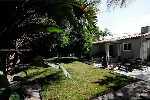 House in Miami Shores, Florida 2 bedrooms, 98.1 sq.m. № 2012779 - photo 13