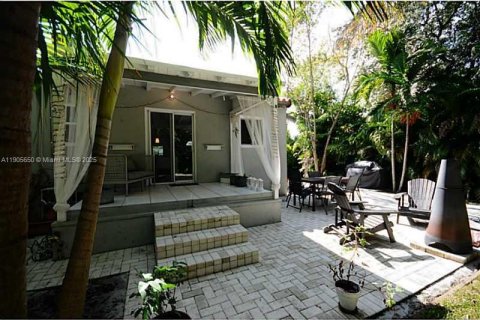 House in Miami Shores, Florida 2 bedrooms, 98.1 sq.m. № 2012779 - photo 11
