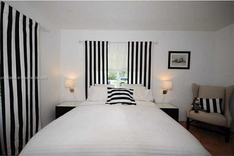 House in Miami Shores, Florida 2 bedrooms, 98.1 sq.m. № 2012779 - photo 8