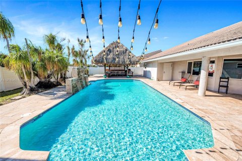 Купить виллу или дом в Майами, Флорида 4 спальни, 348.2м2, № 1971886 - фото 11
