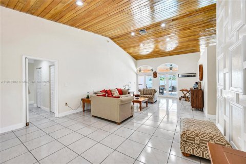 Купить виллу или дом в Майами, Флорида 4 спальни, 348.2м2, № 1971886 - фото 26