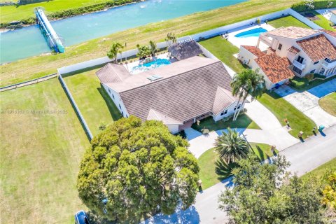 Купить виллу или дом в Майами, Флорида 4 спальни, 348.2м2, № 1971886 - фото 2