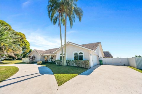 Купить виллу или дом в Майами, Флорида 4 спальни, 348.2м2, № 1971886 - фото 8