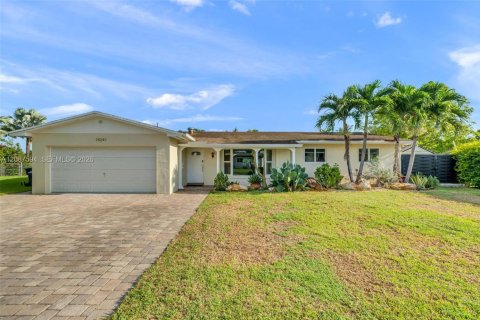 House in Miami, Florida 4 bedrooms, 173.17 sq.m. № 2362114