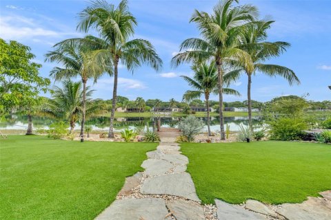 House in Miami, Florida 4 bedrooms, 173.17 sq.m. № 2362114 - photo 23