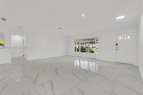 House in Miami, Florida 4 bedrooms, 173.17 sq.m. № 2362114 - photo 9