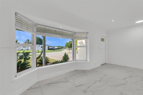 House in Miami, Florida 4 bedrooms, 173.17 sq.m. № 2362114 - photo 8