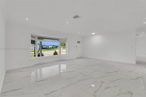 House in Miami, Florida 4 bedrooms, 173.17 sq.m. № 2362114 - photo 7