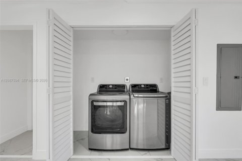 House in Miami, Florida 4 bedrooms, 173.17 sq.m. № 2362114 - photo 20