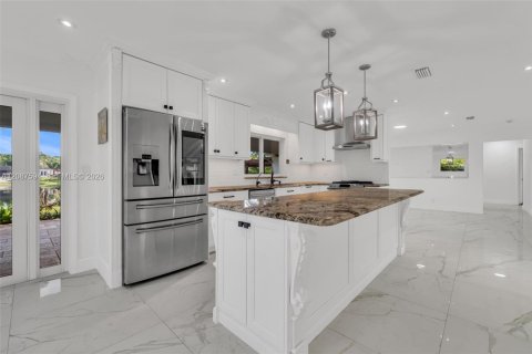 House in Miami, Florida 4 bedrooms, 173.17 sq.m. № 2362114 - photo 13