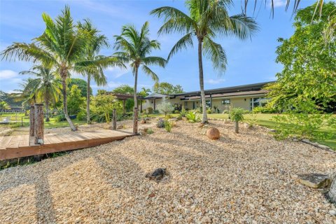 House in Miami, Florida 4 bedrooms, 173.17 sq.m. № 2362114 - photo 28