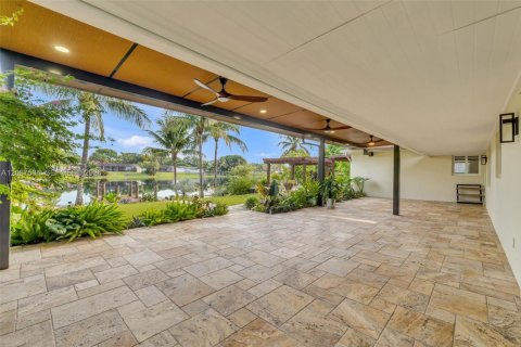 House in Miami, Florida 4 bedrooms, 173.17 sq.m. № 2362114 - photo 21