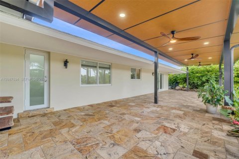 House in Miami, Florida 4 bedrooms, 173.17 sq.m. № 2362114 - photo 22