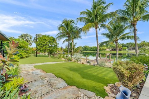 House in Miami, Florida 4 bedrooms, 173.17 sq.m. № 2362114 - photo 25
