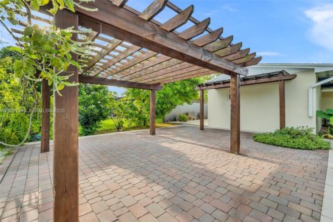 House in Miami, Florida 4 bedrooms, 173.17 sq.m. № 2362114 - photo 29