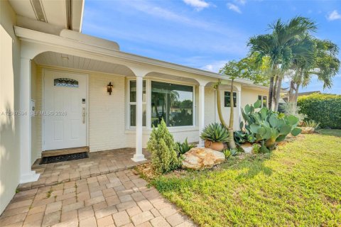 House in Miami, Florida 4 bedrooms, 173.17 sq.m. № 2362114 - photo 4