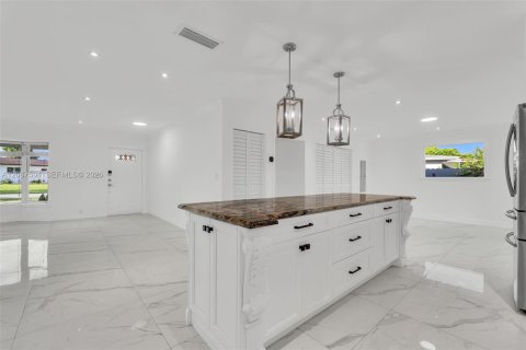 House in Miami, Florida 4 bedrooms, 173.17 sq.m. № 2362114 - photo 17